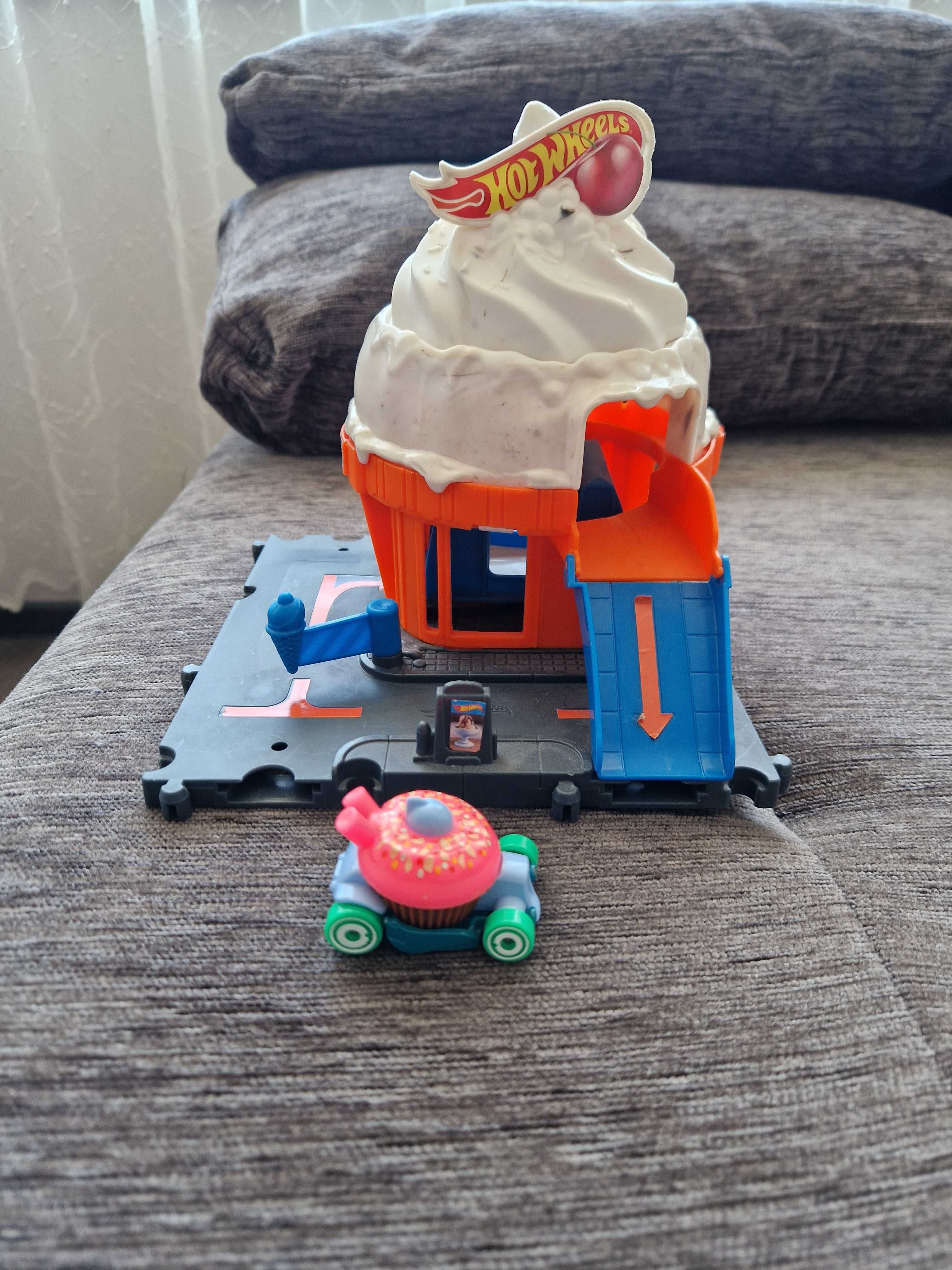 Игрален комплект Hot Wheels - Магазин за сладолед