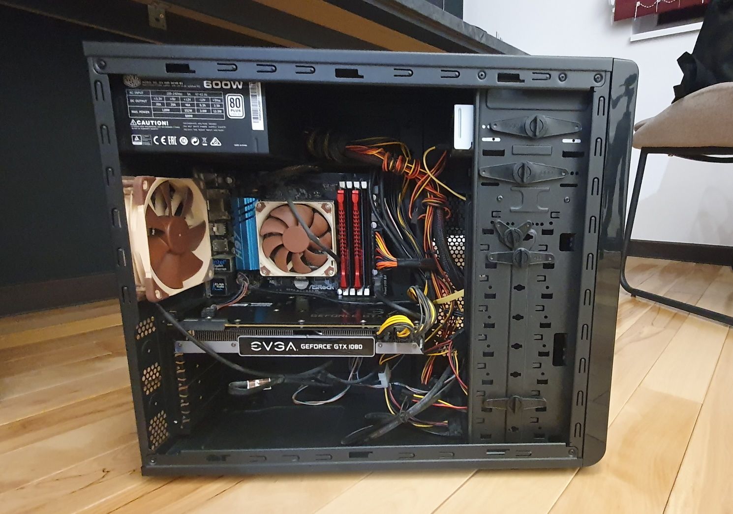 Настолен компютър (intel i7-4790k; nvidia geforce 1080; 16GB ram)