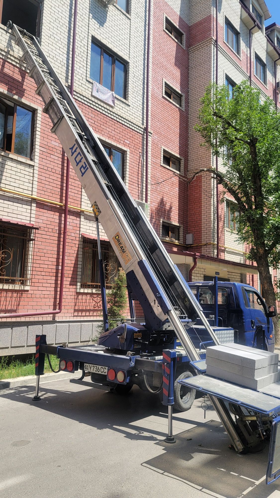 Продажа автолифт. 28 метров.