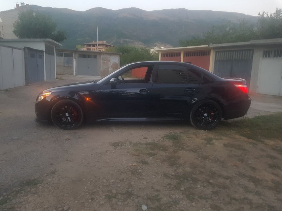 Продавам БМВ 550и Е60