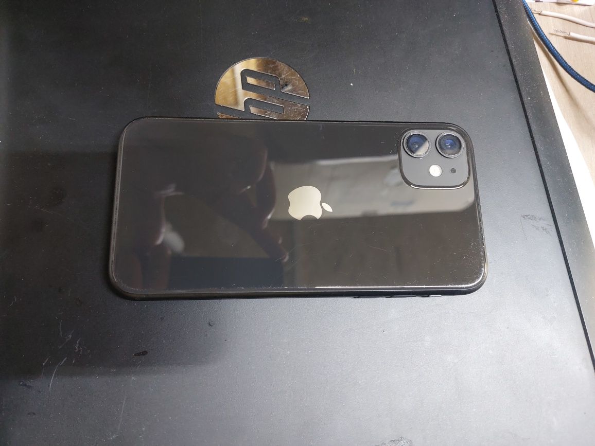 Продаю IPhone 11 в идеальном состоянии
