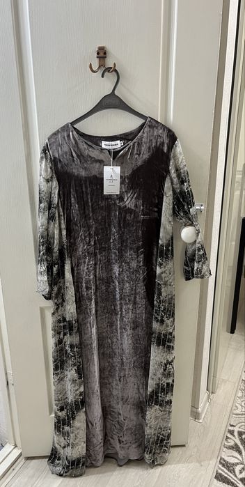 Женское серое платье