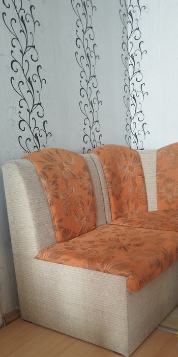 Продавам секция с бюро и кухненски ъгъл с опция сън и ракла