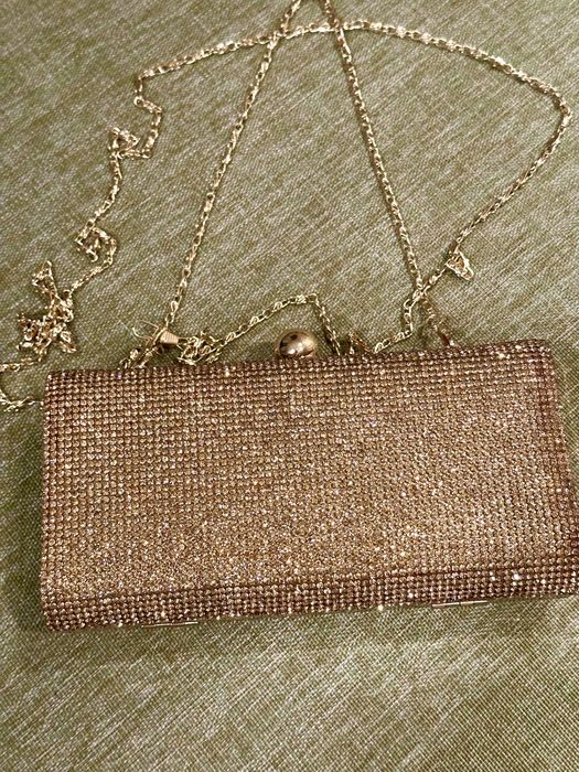 Клатч золотистый со стразами