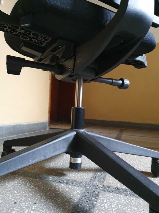 Офис стол Haworth Lively Black