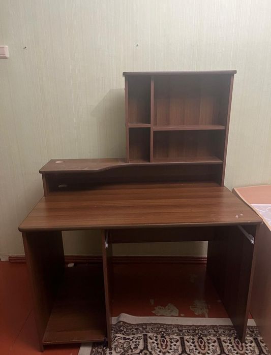 Компьютерный стол. Срочно продам.