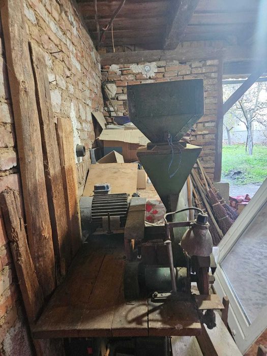 Moara de macinat cereale electrica trifazic