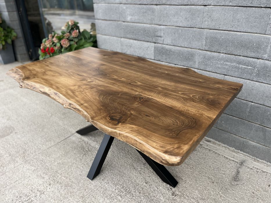 Трапезна маса от масив орех