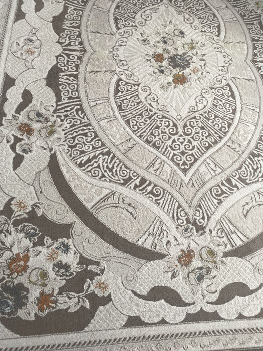 Продам ковер в оьличном состоянии 2,5*3,5 за 25500
