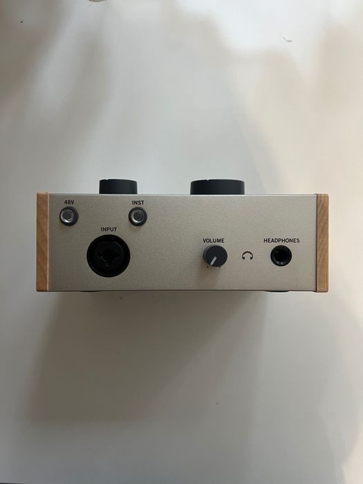 Vand placa Universal Audio Volt 176 USB Recording Studio