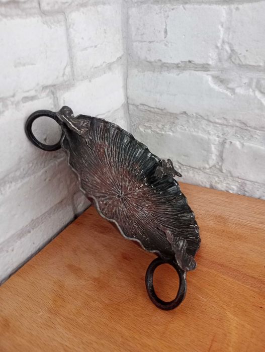 Стар пепелник от ковано желязо