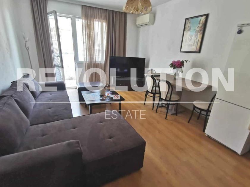 Тристаен апартамент в района на Червен площад!