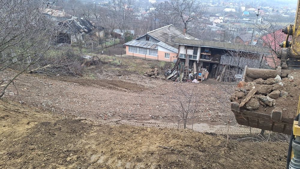 Beton concasat utilizabil ca  și strat suport pe strada sau parcare.