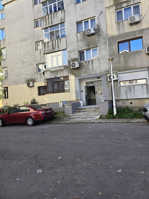 Proprietar vând 3 camere zona -Dacia