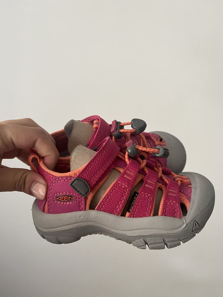 Нови детски сандали Keen размер 24