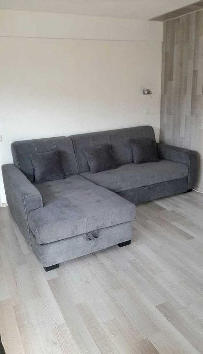 Във връзка с преместването се продава разтегателен сив диван.