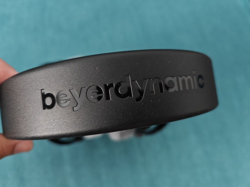 Vând căști studio open-back Beyerdynamic DT 900 Pro X