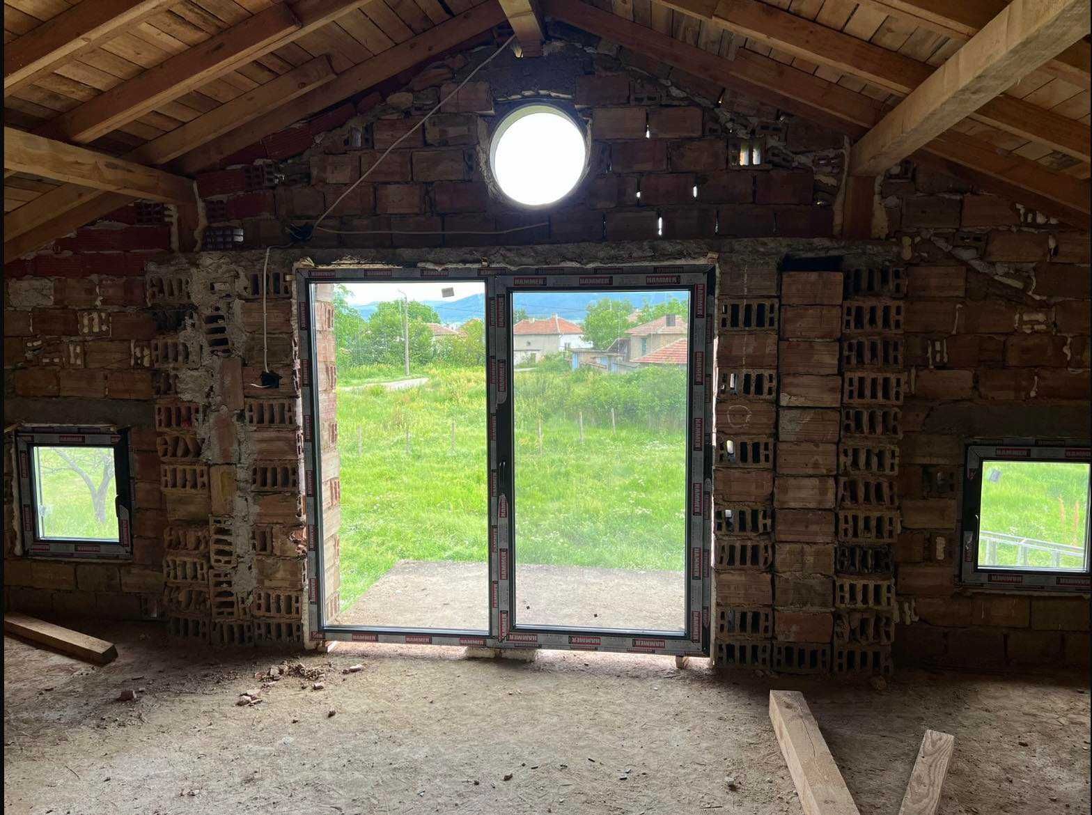 КЪЩА с РЗП 200 кв.м., двор 2,330 кв.м., село Манолово