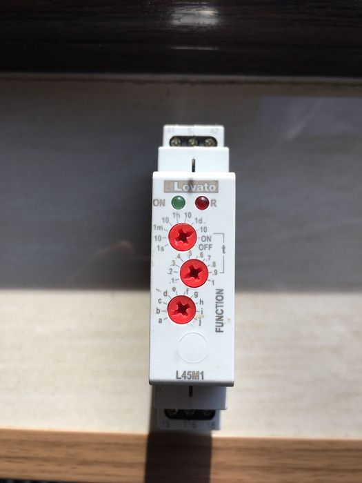 Temporizator multifuncțional Lovato L45M1