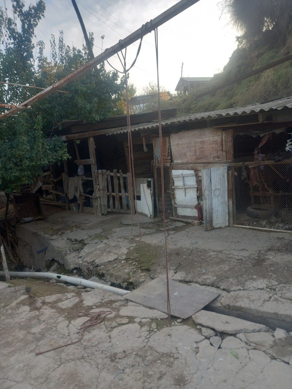 Hovli uy sotiladi