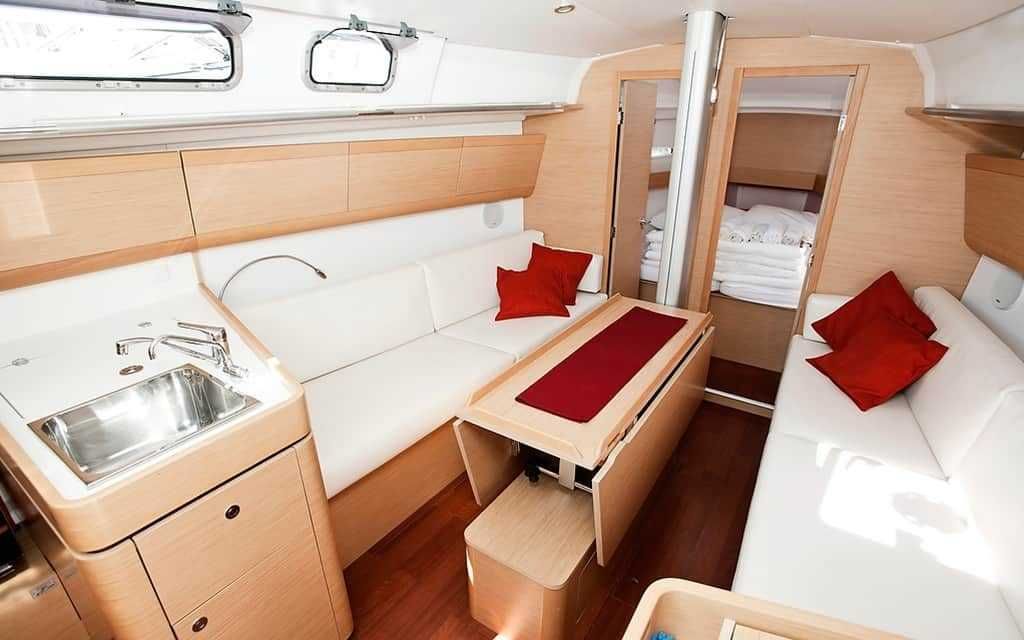 BENETEAU FIRST 35 (OPS) - множество подобрения, ДДС възстановим