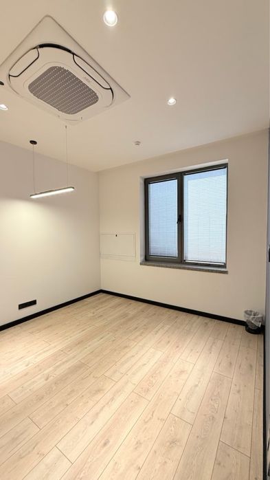 Срочно сдаётся в аренду нежилое помещение в БЦ Status 220 м2