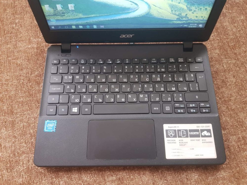 Acer ES1-131 Лаптоп