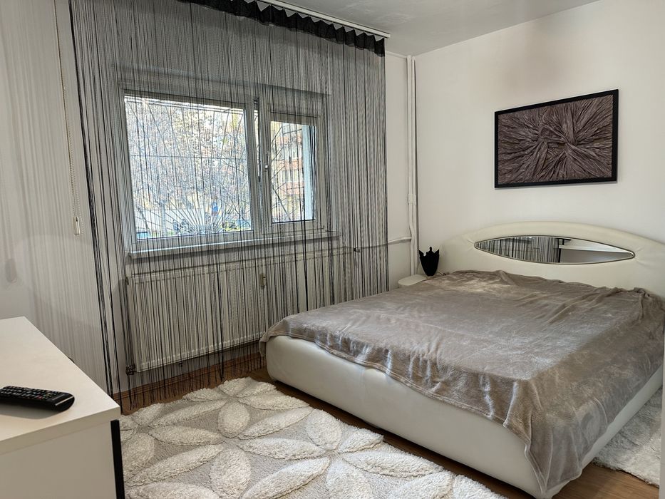 De inchiriat apartament cu 3 camere zona Mall Vitan