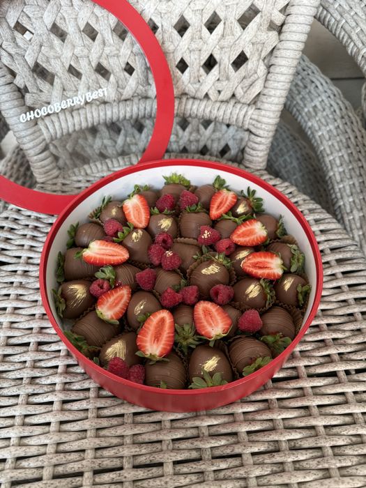 Клубника в шоколаде подарок 1 октября