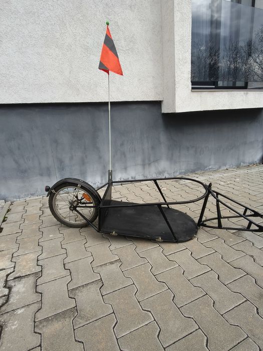 Vând remorcuță de bicicletă pe o singură roată