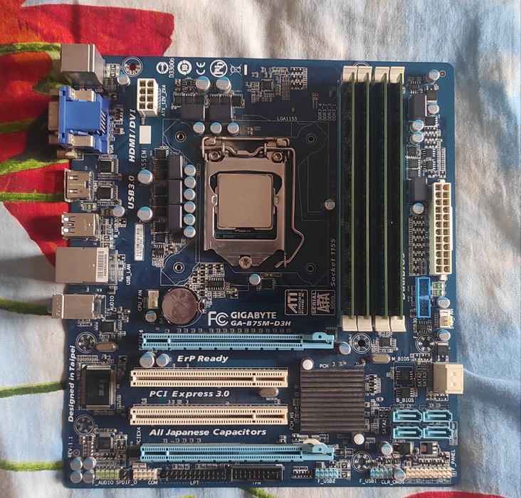 Набор, новая собранная материнская плата,