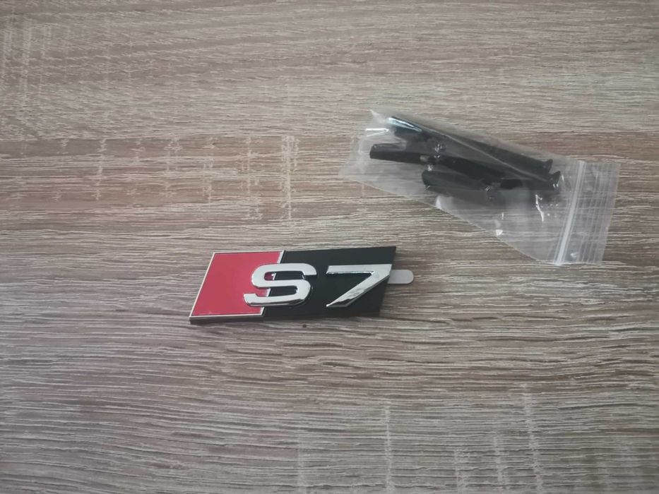 Предна решетка сребриста емблема Audi S7