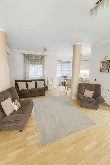 Просторен ТРИСТАЕН апартамент в кв. Младежки хълм/ С ПАРКОМЯСТО!!!