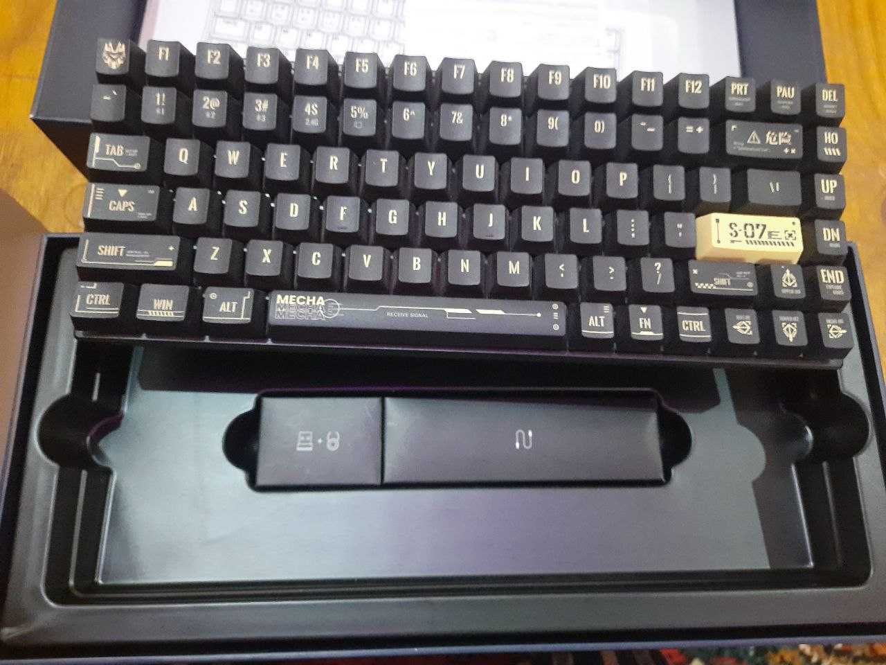 Механическая игровая клавиатура с подсветкой Rapoo V700-8A BlackGolden