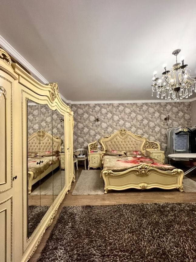 Срочно продается 3х ком. квартира в новостройке, ор-р: м.Ойбек, 120м2