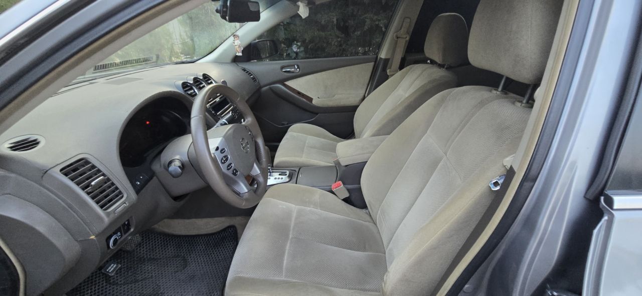 Nissan Altima srochna