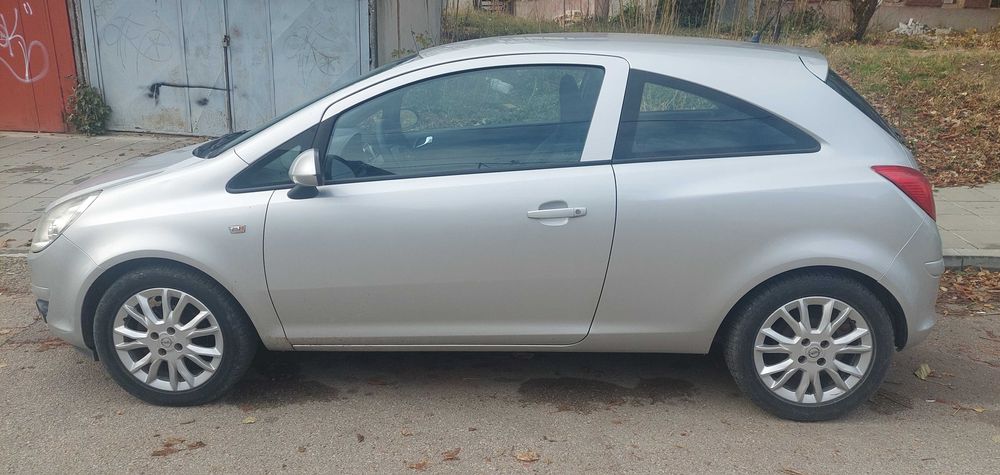 Opel Corsa волан,радио с USB/BT,адаптори, ключ светлини