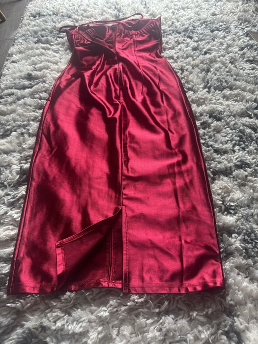 Рокля за празднични дни от еластичен плат ,подплатена на бюста