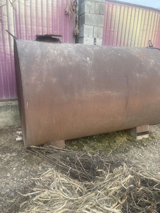 Продам цистерну целая не повреждённая в Думане самовывоз
