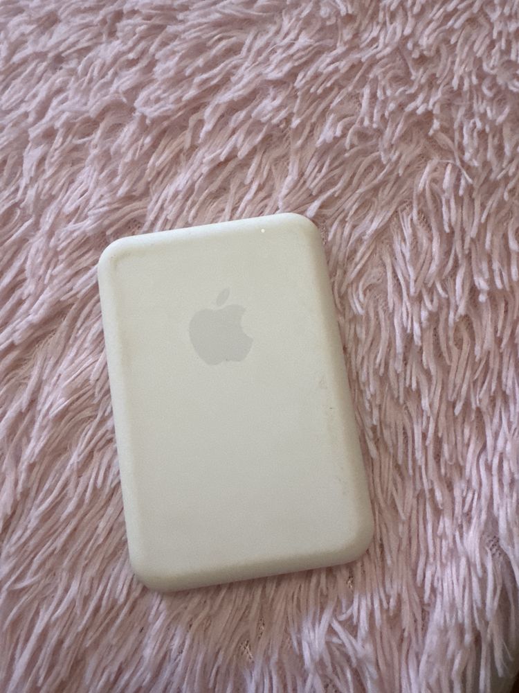 iPhone X, AirPods, MagSafe