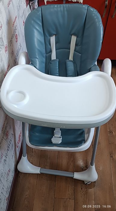 Продается коляска и детский стульчик