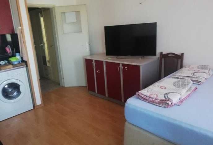 Дава се под наем Едностаен апартамент в Бургас, Изгрев - 35 кв.м за 300 € - Снимка #2