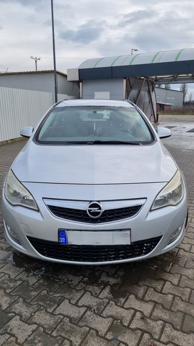 Opel Astra 2011 gri