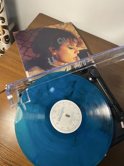 Виниловый проигрыватель