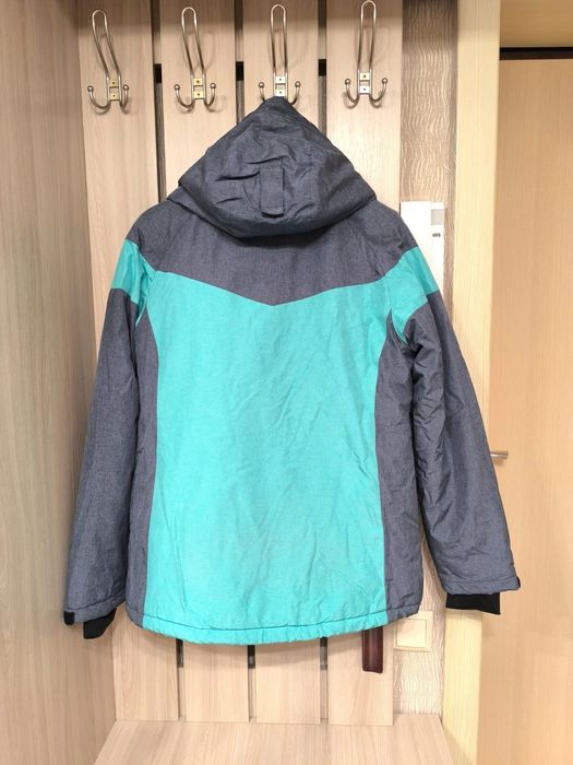 Продам спортивную куртку