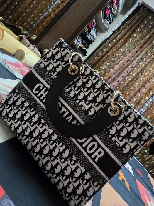 Geanta de mana deosebita