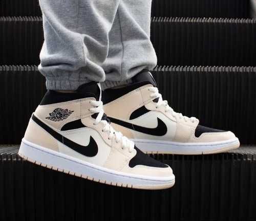 Air Jordan 1 Bej & black