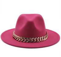 Розова, елегантна шапка с катарама