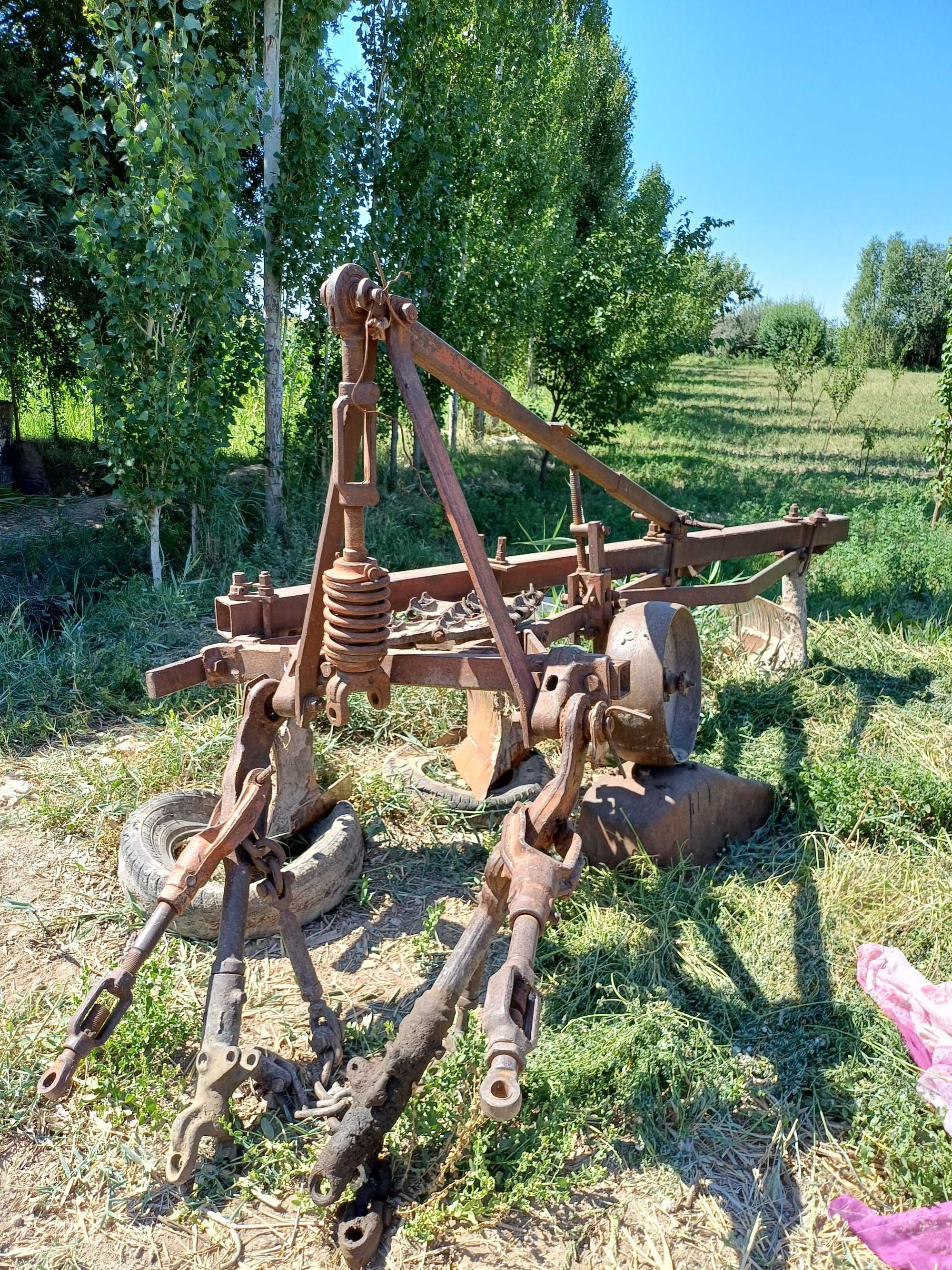 ПЛУГ сотилади. Холати яхши.