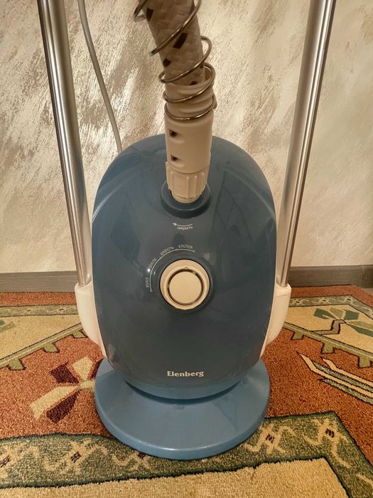 Отпариватель для одежды вертикальный с вешалкой